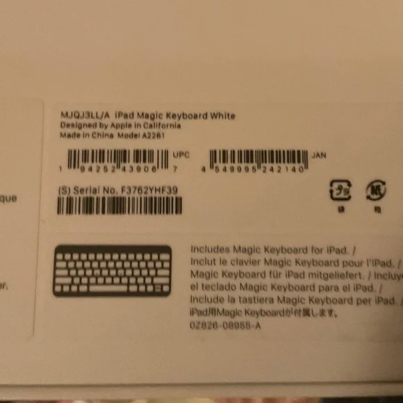 iPad  Air Magic Keyboard - Picture 4 of 5